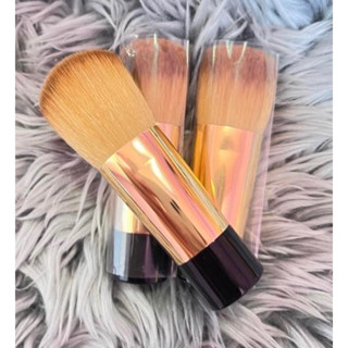 แท้💯% Chanel face foundation brush แปรงทารองพื้นได้ทั้งแบบน้ำและแบบเนื้อข้น หรือทาแก้มปัดแป้งก็ได้ค่ะ ขนาดพกพาน่ารักๆ ❤️