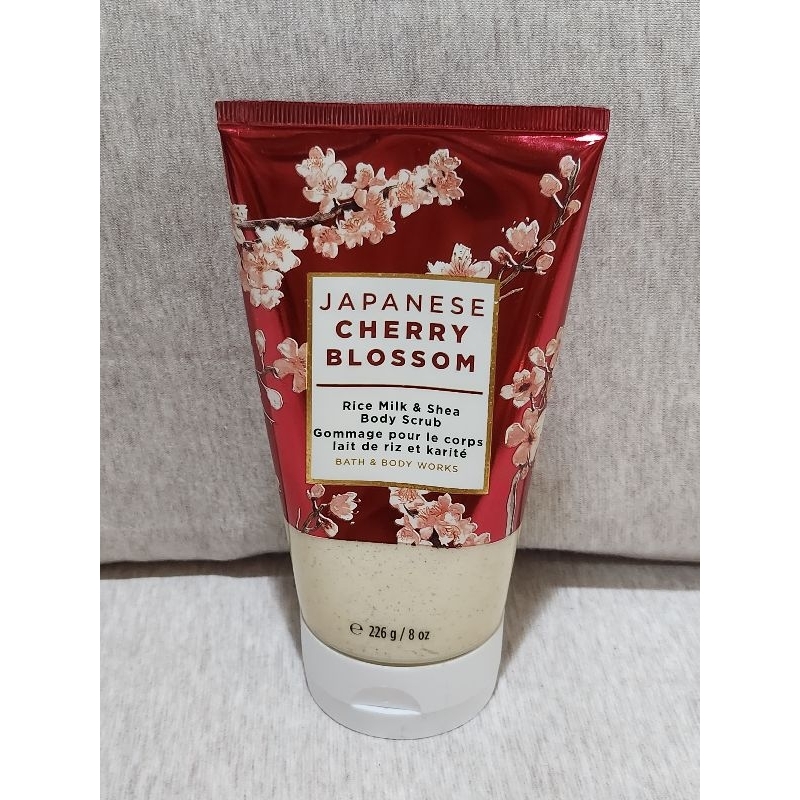 สินค้าใหม่ ของแท้ 💯% Bath &amp; Body Works Rice Milk &amp; Shea Body Scrub กลิ่น Japanese Cherry Blossom 8oz.