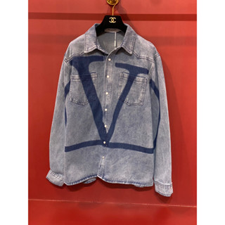 VALENTINO V DENIM SHIRT เสื้อเชิ๊ต เสื้อยีนสื เชิ้ต ทรง oversize วาเลนติโน่