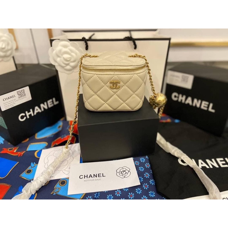 Chanel Mini Clutch Bag With Chain VIP Gift 💯  สีขาว,ดำ