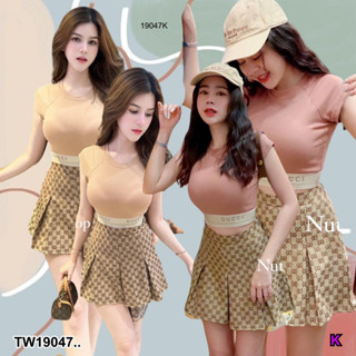 TwinsShopVip💗พร้อมส่ง TW19047 Set 2 ชิ้น เสื้อครอป คอกลม + กางเกงกระโปรงอัดกรีบ ..