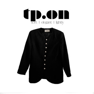 TP.ON01 | A black blazer