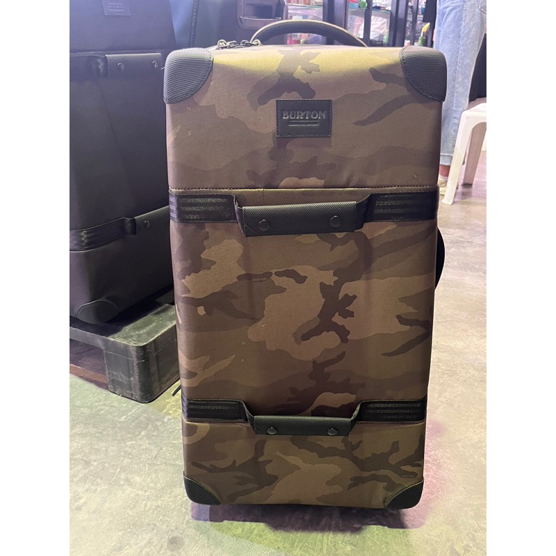 กระเป๋าเดินทาง ลายพราง Burton 86L ไซสใหญ่ รุ่นล้อพังยาก made in USA ลาย Camo ของแท้100% Burton Wheel