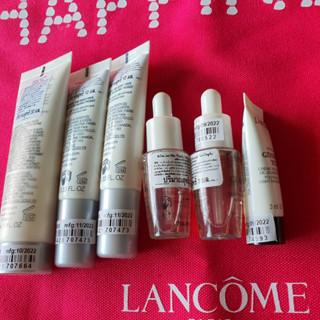 LANCOME set 1100 บาท กระเป๋า สะพายไหล่ สีชมพู 1 ใบ โฟมล้างหน้า 50ml 1 SERUM CLARIFIQUE 2 Serum Bright 7ml 2 EYE 3ml 1