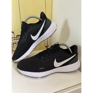 รองเท้าผู้ชาย รองเท้า Nike Revolution 5 size43