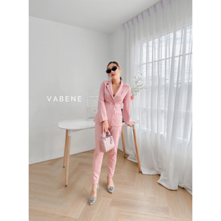 🔖ป้าย Vabene blazer เซ็ทเสื้อสูททรงเก๋ โทนสีชมพู มาคู่กางเกงเอวสูงซิปหน้า มีกระเป๋า