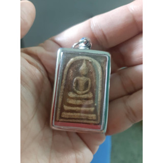 พระสมเด็จ พระเครื่อง ศาสนาพุทธ จี้พระ พระสมเด็จบางขุนพรหม  + เคสแสตนเลส ตามรูปจ่ะ พระสมเด็จบางขุนพรหมหลังพิมพ์เจดีย์