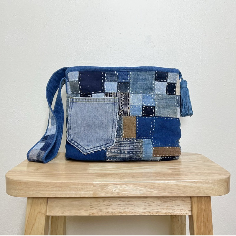 กระเป๋า Handmade ทรงย่าม งานผ้าต่อ Remade จากเศษผ้ายีนส์+เขียนเทียน+ใยกัญชง