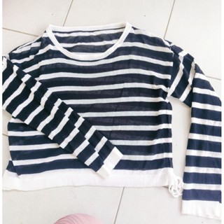 เสื้อครอปลายทางสีขาวดำ