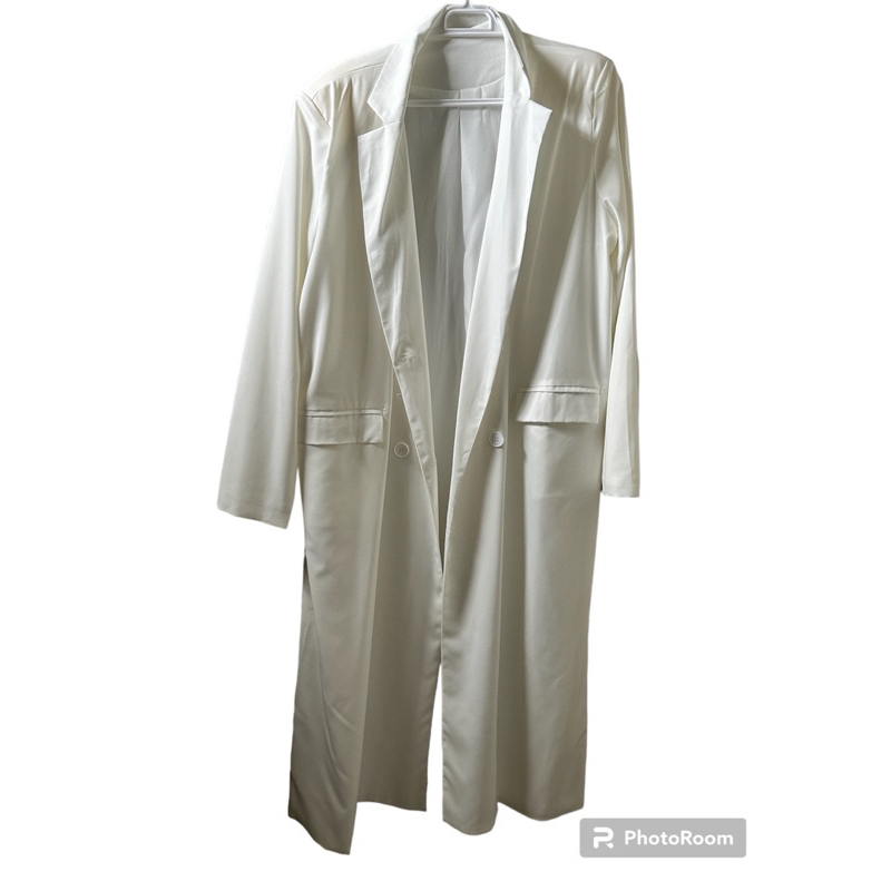 trench coat สีขาว basicsbysita (มือสอง)