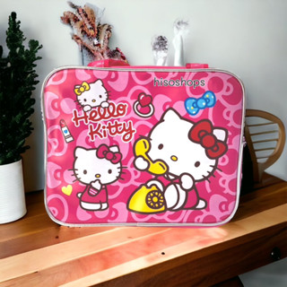 กระเป๋าสะพายHello Kitty ลายคิตตี้ ถือได้ สะพายข้างได้ ปรับได้ สีสันสดใส ดีไซน์สวย จัดเก็บของได้เยอะมากๆค่ะ