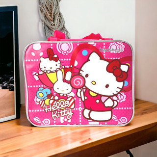 กระเป๋าสะพายHello Kitty ลายคิตตี้ ถือได้ สะพายข้างได้ ปรับได้ สีสันสดใส ดีไซน์สวย จัดเก็บของได้เยอะมากๆค่ะ