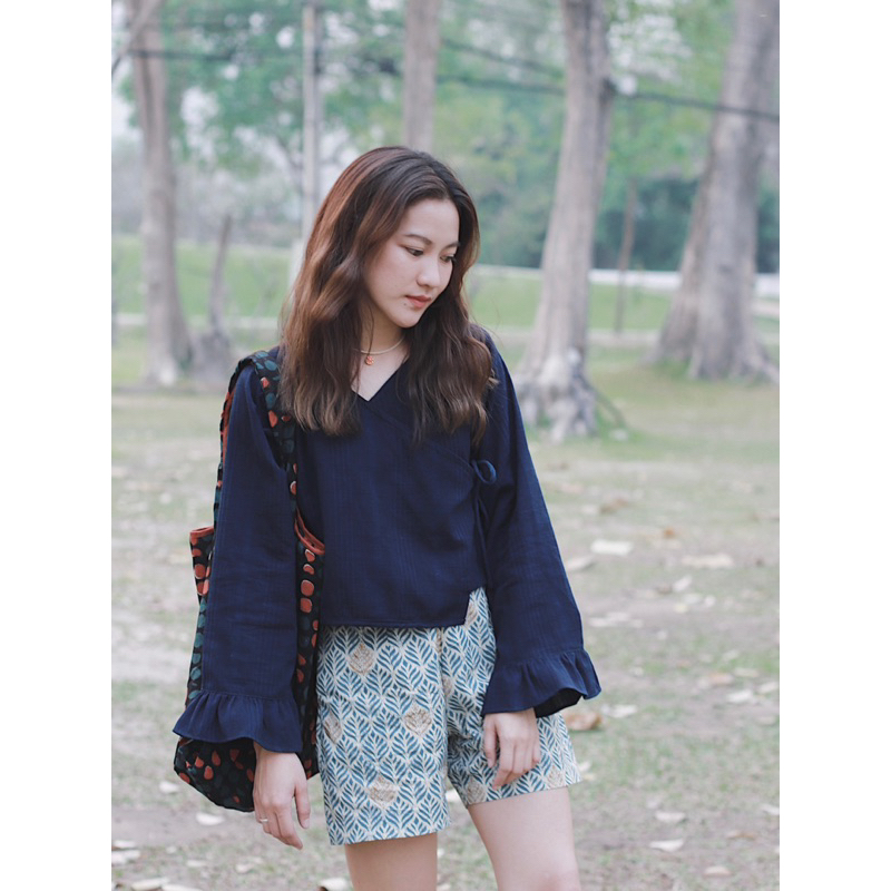 เสื้อแขนยาวผูกหน้า