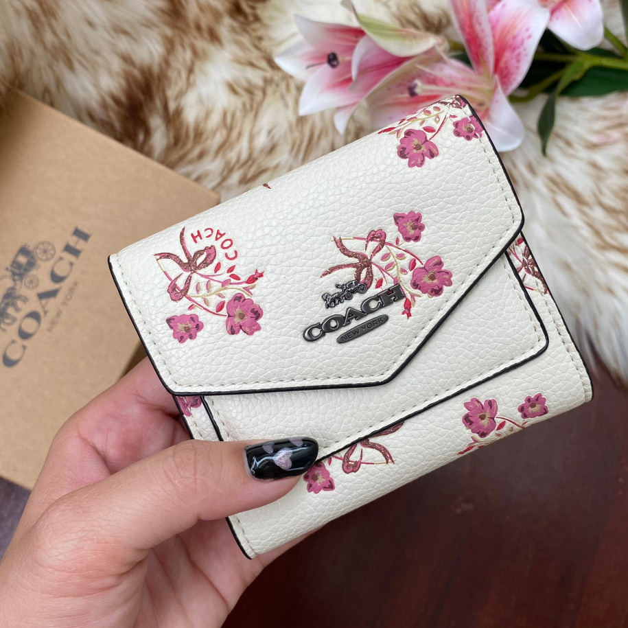 พร้อมส่ง 🛍️ COACH F28445 SMALL WALLET WITH FLORAL BOW PRINT BAGOUTLET💯%