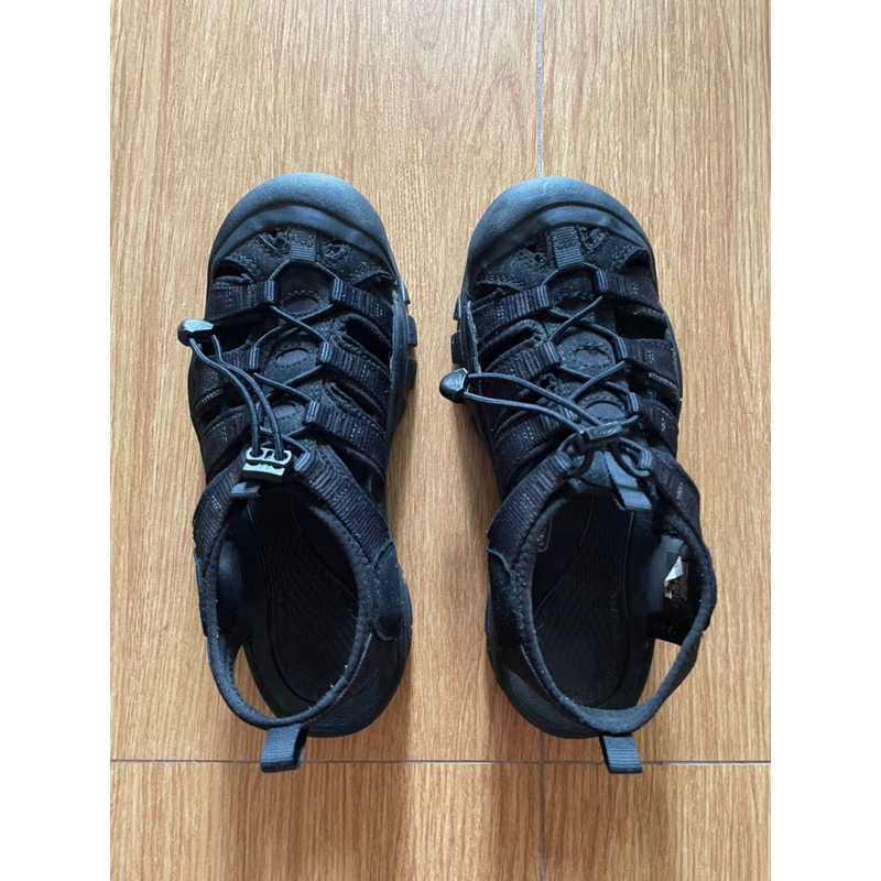 รองเท้ามือสอง KEEN NEWPORT H2 “TRIPLE BLACK” Women