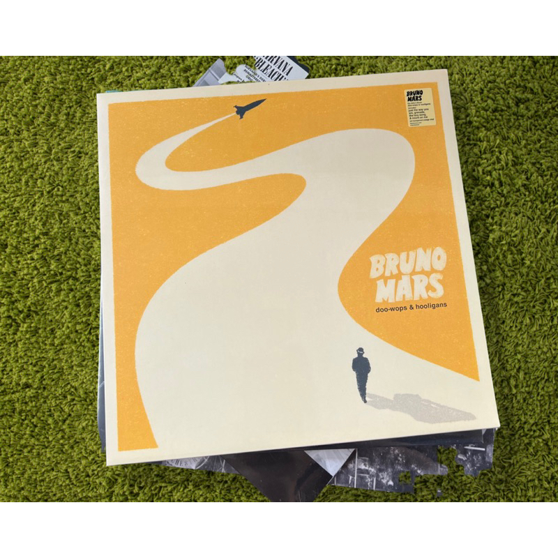 แผ่นเสียง Bruno Mars/album Doo-Wops &amp; Hooligans แผ่นสีส้ม orange vinyl ของใหม่ในซีลพร้อมส่ง