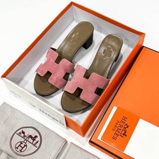 New Arrivals Hermès Women Oasis sandal  Color : Rose Du Désert งานออริ หนังแท้ พื้นไม้ มีปั๊ม Code Size 36/37/38/39/40