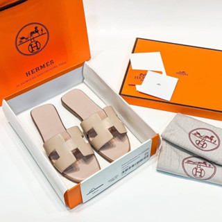 New Arrivals  Hermès Women Sandal  Color Beige Nude งานออริ หนังแท้ พื้นไม้ Size 36/37/38/39/40