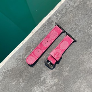 (พร้อมส่ง) สายนาฬิกาแบรนด์เนม สำหรับแอปเปิ้ลวอท ลาย Coach Pink ชมพู