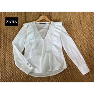 ZARA Basic x cotton x XS คอวีแต่งระบาย ขาวสะอาด ❌ Tag ตัด ตำหนิรอยเปื้อน อก 34 ยาว 25  Code : 607(5)