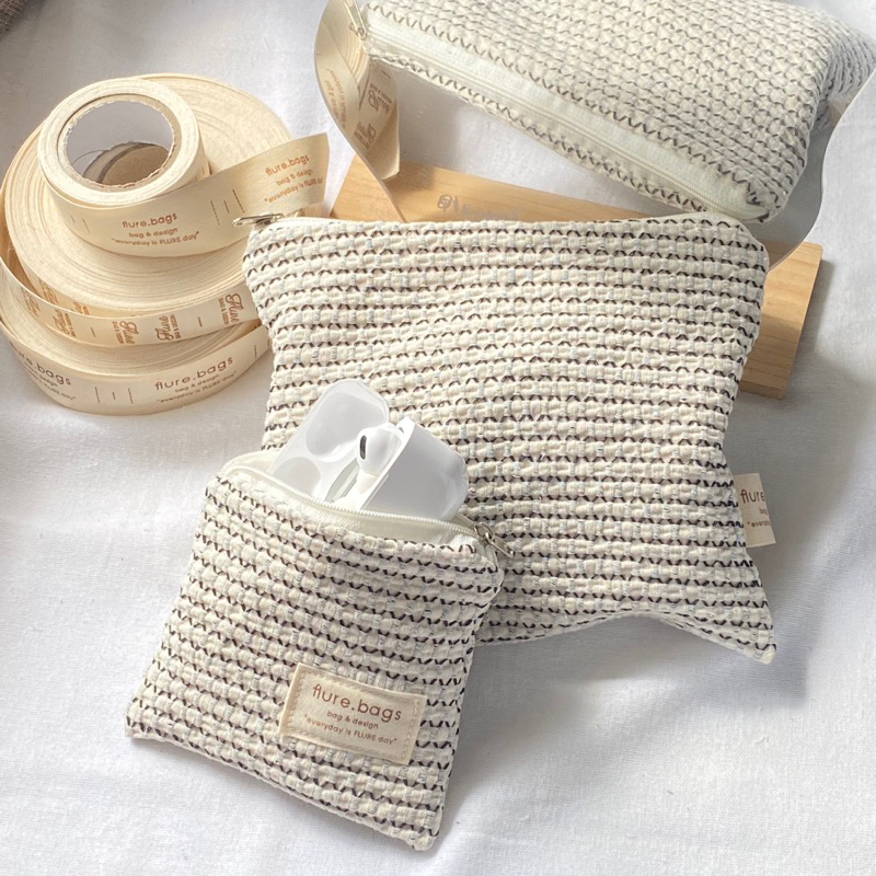 กระเป๋าผ้ามีซิป ผ้าทอลายตาราง รุ่นCozy ใส่ของใช้ชีวิตประจำวัน จัดระเบียบกระเป๋า flure.bags