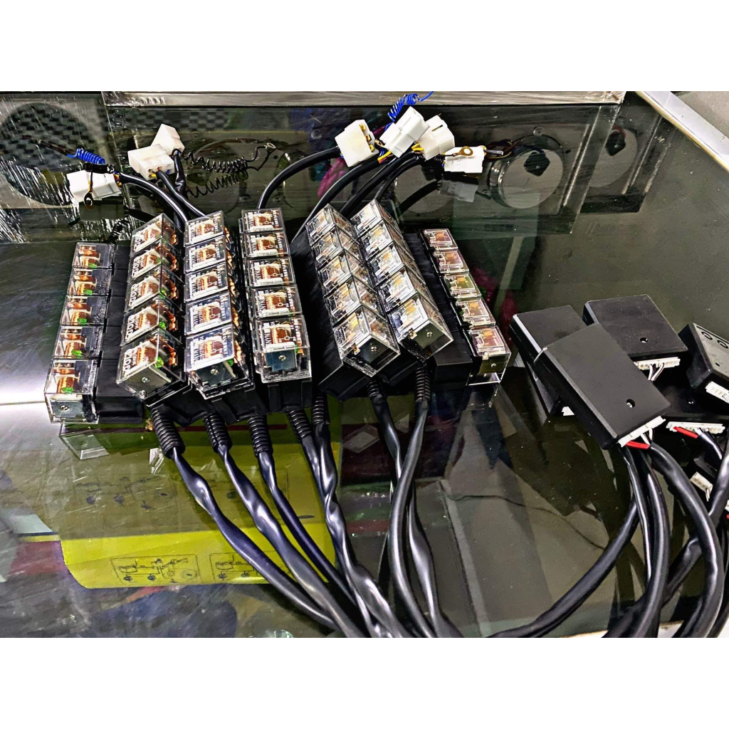 ดีเลย์ไฟเลี้ยวรถบรรทุก24v รุ่นโมดิฟายไฟโยน น รัวยับ ดีเลย์แท้ เรียง5ตัว17 สเต็บคุมด้วยรีโมท ปลั้กตรงรุ่น ดีเลย์แท้เรียง5