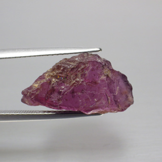 พลอย ก้อน การ์เนต โรโดไลท์ ดิบ แท้ ธรรมชาติ ( Unheated Natural Rhodolite Garnet ) หนัก 8.9 กะรัต