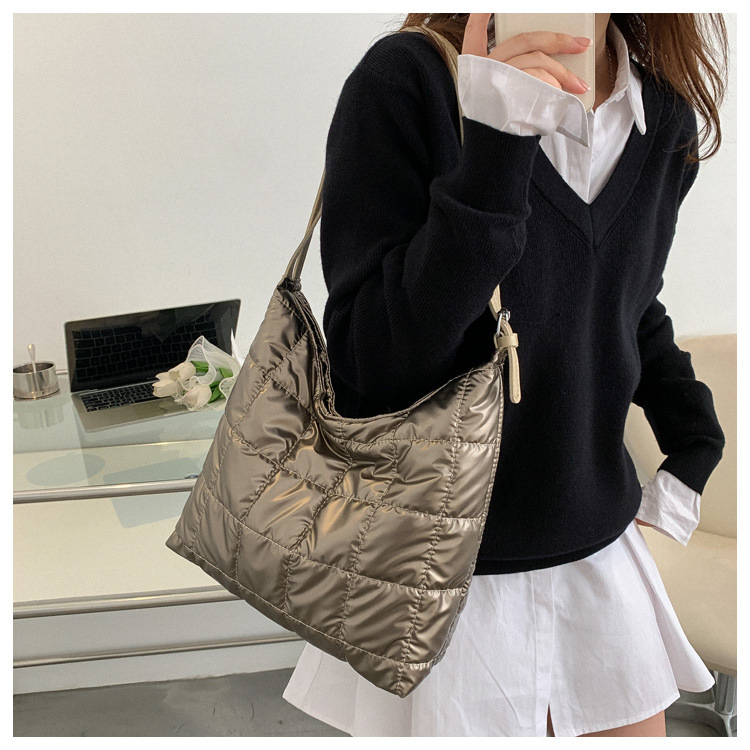 พร้อมส่ง กระเป๋าสะพายsilverbagสะพายไหล่ ปรับสายได้ เนื้อนุ่มมากกก มี 3 สี silver bag tote กระเป๋าy2k หนัง PU