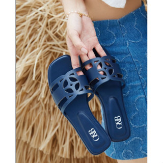 NEW👉🏼 O&amp;B รองเท้าแตะหนังแท้ รุ่น Oandb Sandals in Navy Blue