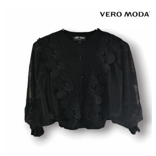 เสื้อไหมพรมแต่งระบายลูกไม้สีดำ แขนพอง แขนมุ้ง VERO MODA