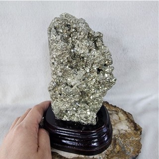 หินก้อนไพไรต์เปรู ไพไรต์ เพชรหน้าทั่ง Peru pyrite(Pyrite)สูง 17.5 ซม.หน้ากว้าง 8 ซม.หนา 5.5ซม.น้ำหนัก 1,173 g.