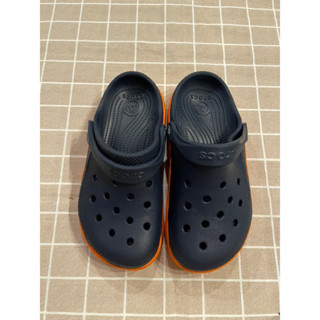 รองเท้าลำลองcrocs มือ2