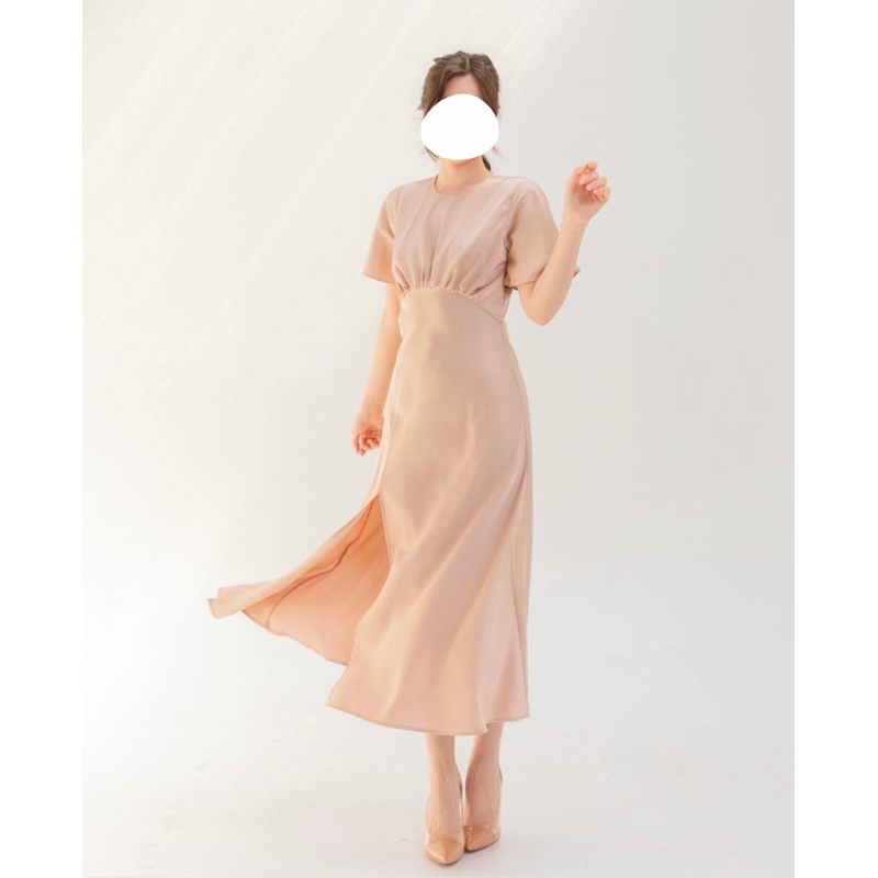 SIRIZA.BKK_Nadia Satin nude gold dress -size m(ส่งต่อ)