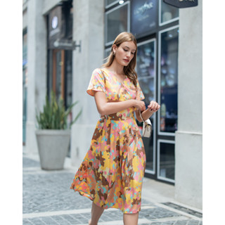 Sista Box Gianna Midi Dress - Yellow Brown Tone เดรสคลุมเข่าแขนสั้นกระโปรงจีบรอบ ลายกราฟฟิก สีโทนเหลืองน้ำตาล