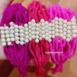 ด้ายผูกข้อมือ สีชมพู มีให้เลือก 3 เฉดสี สายสิญจน์มัดมือ กำไลพระ ลูกปัดสีครีม ถักแบบโซ่ ส่งเร็ว ส่งไว 100%