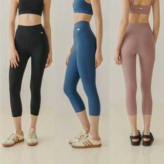 NEW! Fettuccine Back-Pocket Capri Leggings - The Flos Club