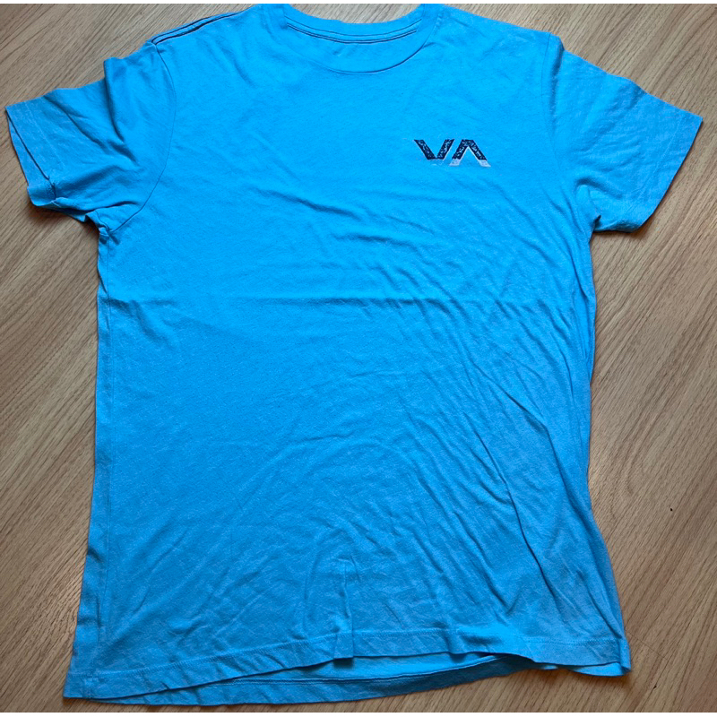 เสื้อยืดมือสอง rvca สีฟ้า สภาพดี สีในรูปเข้มกว่า ของจริง