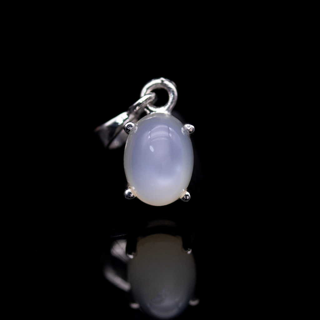 จี้พลอยมุกดาหาร(Rainbow moonstone) มีเหลือบ ตัวเรือนเงินแท้92.5% พลอยแท้จากประเทศศรีลังกา มีใบรับประกันสินค