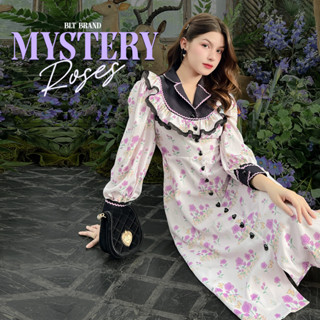 B137 Mystery Roses : Midi Dress