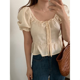 Charlotte Creme blouse ✨ เสื้อ เบลาซ์แขนตุ๊กตา สีครีม ลุค สาวหวาน 🧁🤎 สินค้าพรีออเดอร์