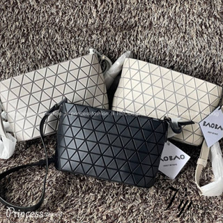 BAO BAO ISSEY MIYAKE Crystal Shoulder Bag งานดีไซน์ที่ดูเรียบง่ายทั้งรูปแบบการใช้งาน มีช่องเปิดปิดแบบซิป