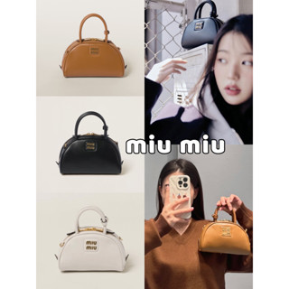 พรี​ ราคา8100 MiuMiu หนังแท้ กระเป๋าสะพายข้าง กระเป๋าสะพาย18*11.5*8cm