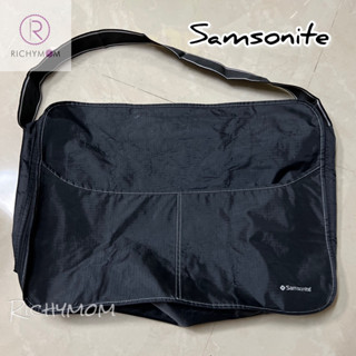 (1 ใบ) Samsonite กระเป๋าเดินทาง ทรงสี่เหลี่ยมเปิดฝา ผ้าไม่หนาไม่แข็ง สะพายไม่เป็นทรง ตำหนิผ้าด้านนอกพอง มีรูปเพิ่มเติมคะ