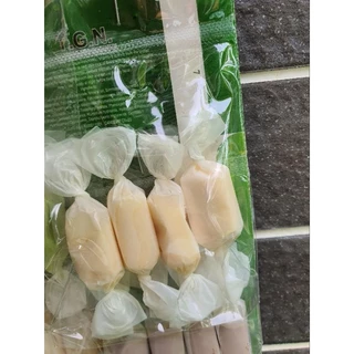 ลูกอมรสนม Milk Candy รสใบเตย รสกาแฟ หวาน มันส์ หอมอร่อย ขนมแผง 1 แพ็ค 12 ห่อ by คุณยายพิมพ์1959