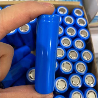 ถ่านชาร์จ 18650 3.7V 90000 mAh ไฟเต็ม ราคาสุดคุ้ม แบตเตอรี่ลิเธียมไอออนแบบชาร์จไฟได้ ราคาถูก 4 ก้อน（p）