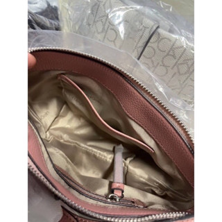 CK Crossbody bag กระเป๋าสะพายข้าง สีชมพู สีจริงออกชมพูส้ม สีขาว สีน้ำตาล สายบ่าปรับได้ ด้านในมีช่องใส่ของเล็กๆ