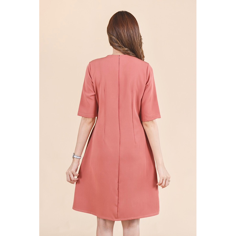 เดรสทรงเอป้ายแขนศอก แต่งกระดุมปั๊มหลอก - รูปที่ 2