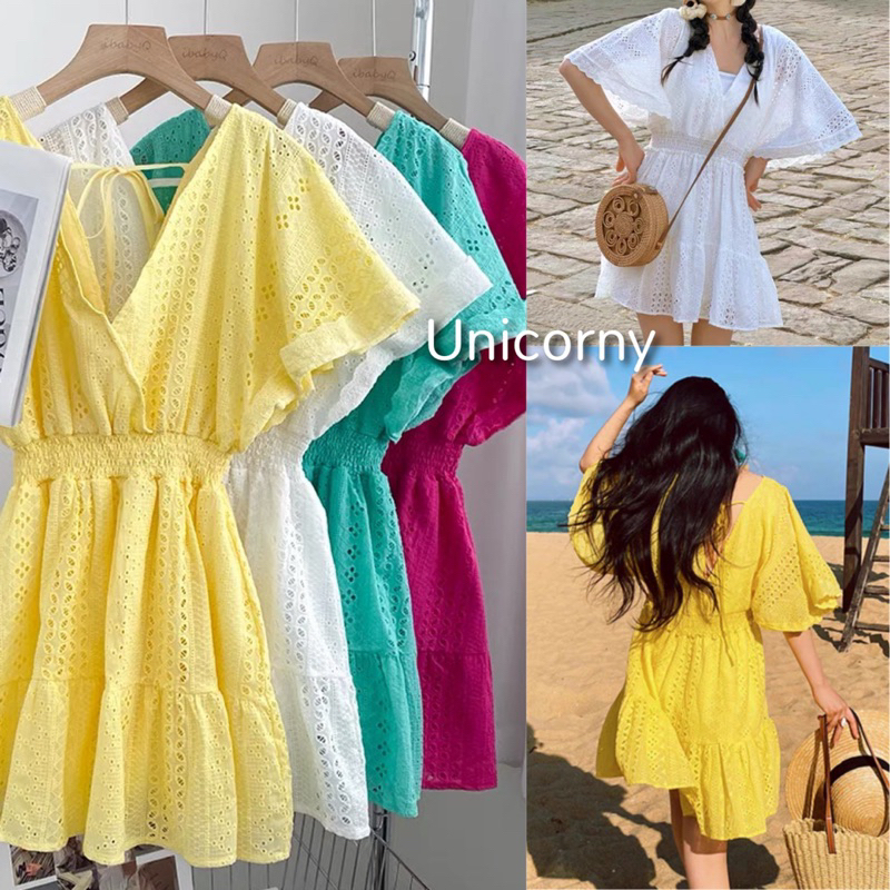[ พร้อมส่งจ้า ] มินิเดรสคอวีลูกไม้ ลายฉลุสั้น สายผูกหลัง สไตล์โบฮีเมียน Unicorny