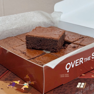 บราวนี่เนื้อหนึบ (กล่องใหญ่) Brownie Original by Overthespoons สูตรเข้มข้น เนื้อหนึบ! หวานน้อย! ช็อคแลตแท้นำเข้า เนยแท้