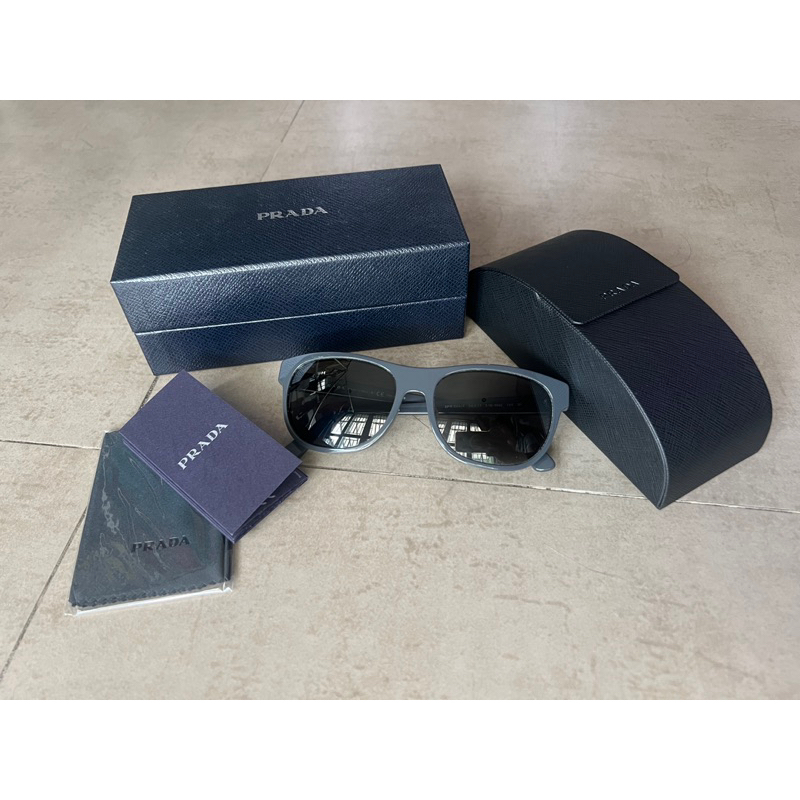 PRADA Sunglasses แว่นกันแดด